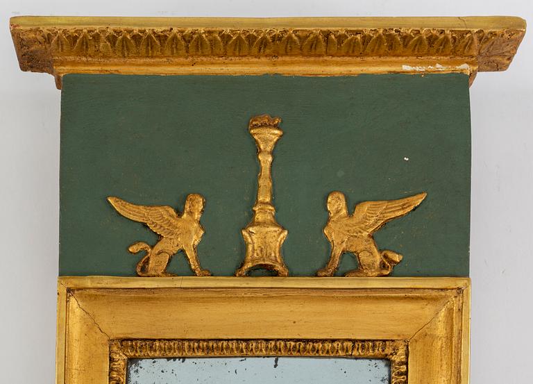 SPEGEL, förgylld och bemålad. Empire, 1800-tal.