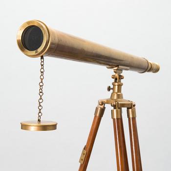 A spotting scope with stand from the latter half of the 20th century.