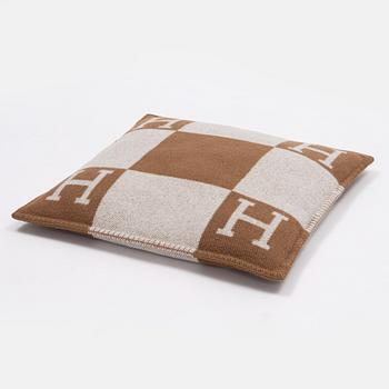 Hermès, a wool and cashmere mix 'Avalon' cushion cover.