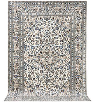 A Kashan carpet, c. 355 x 238 cm.
