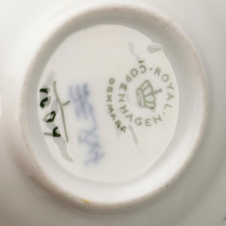 SERVIS, 30 ca delar, porslin, Musselmalet, Royal Copenhagen.