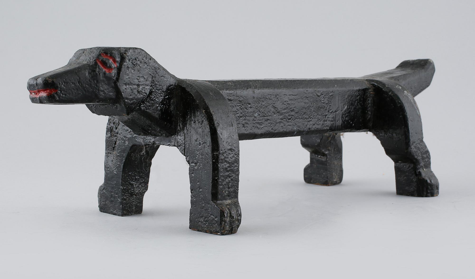 ELDHUND, gjutjärn, 1900-talets andra hälft.