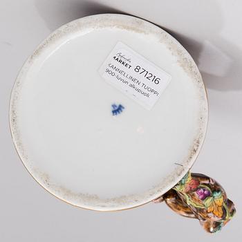 A MUG WITH LID. Capo di Monte. 1900s first half.