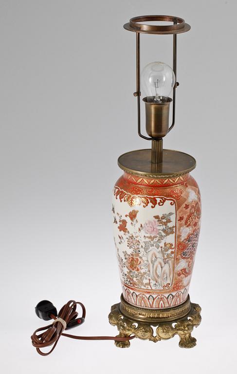 BORDSLAMPA, porslin,  Japan, 1800/1900-tal.