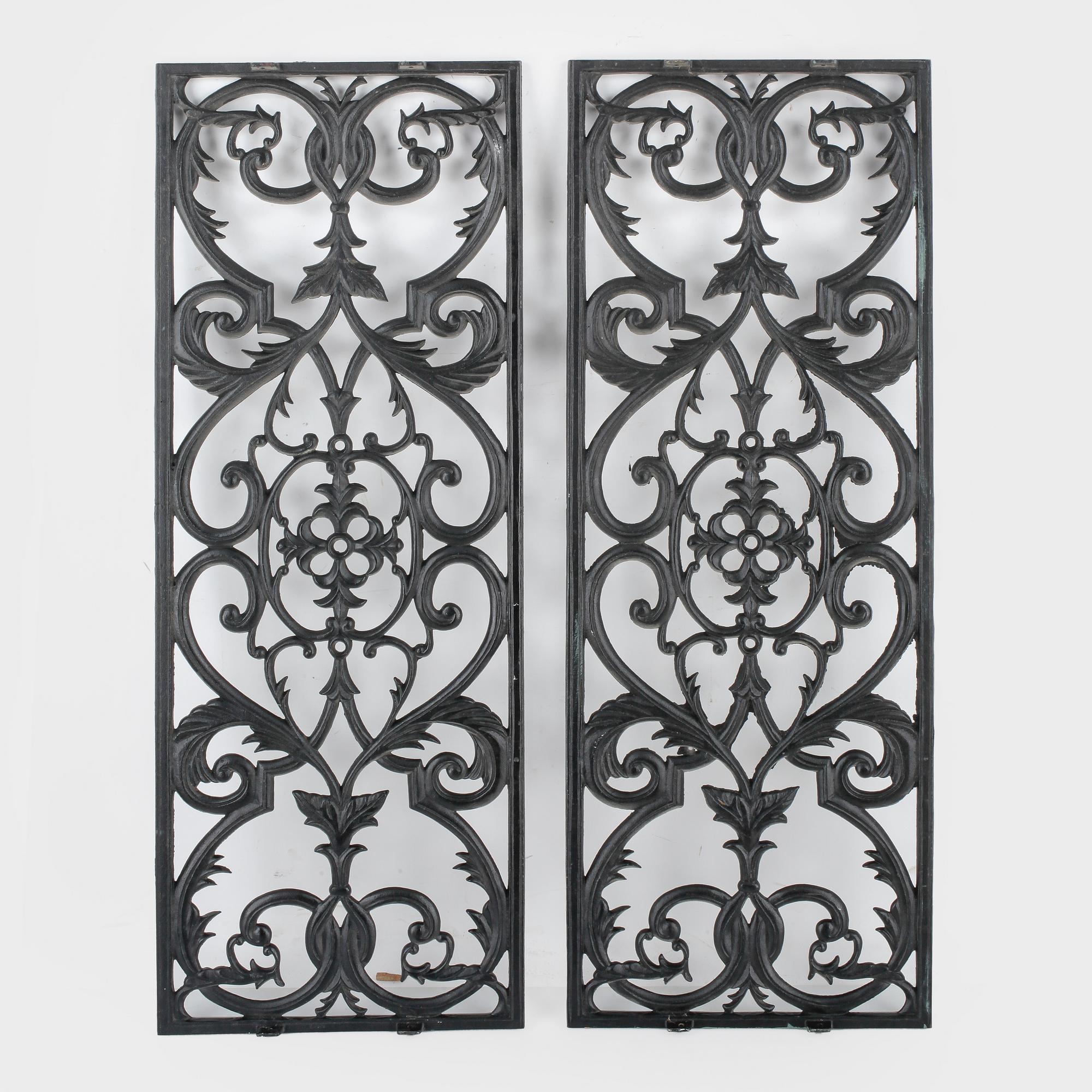 FÖNSTERGALLER, ett par, gjutjärn, Hälsingland.