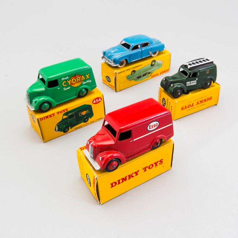 A lot of 8 Dinky Toys cars, England and France, 1950/60s.
