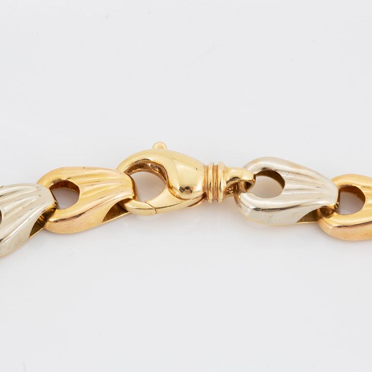 18K gold necklace.