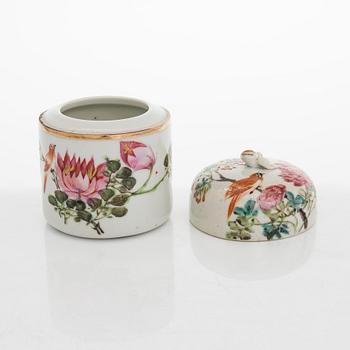 A porcelain food container and three lidded cups, China, circa 1900.