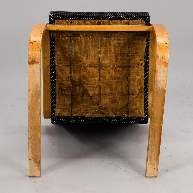 ALVAR AALTO, A 1940s '34/402' armchair for  O.Y. Huonekalu- ja Rakennustyötehdas A.B. Finland.