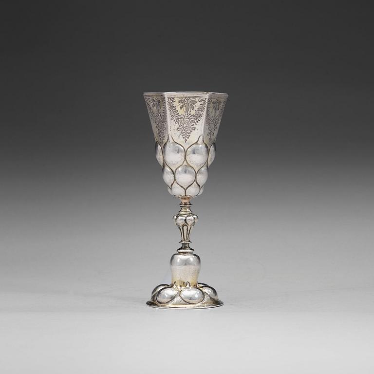 A German early 17th century silver-gilt cup, marks of Georg Rühl, Nürnberg (1598-1625).