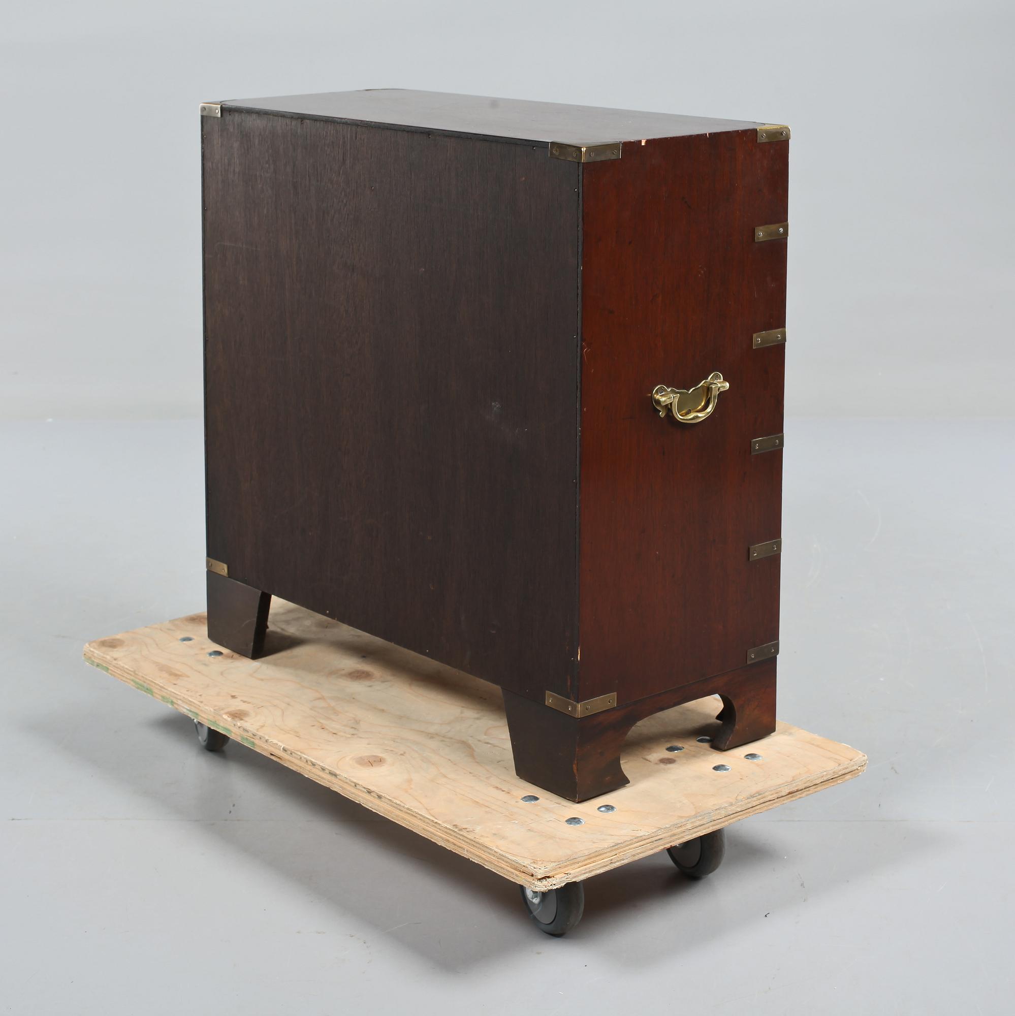 BYRÅ, engelsk stil, 1900-talets andra hälft.