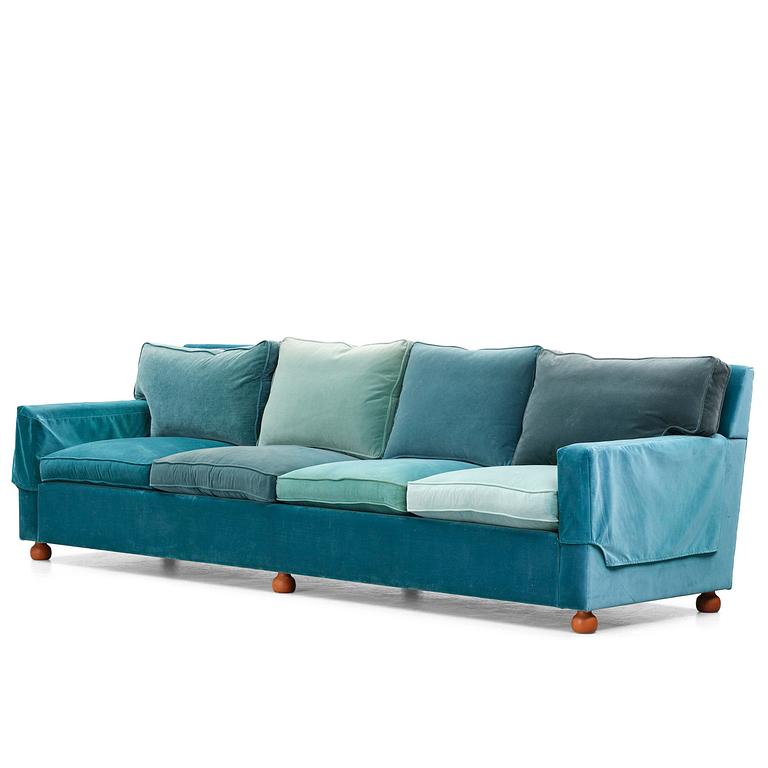 Josef Frank, a sofa model 3031, Firma Svenskt Tenn, 2018.