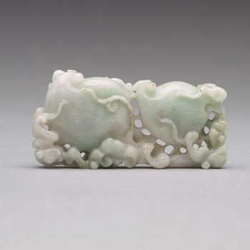 A Chinese nephrite figure of peaches, 20th century.