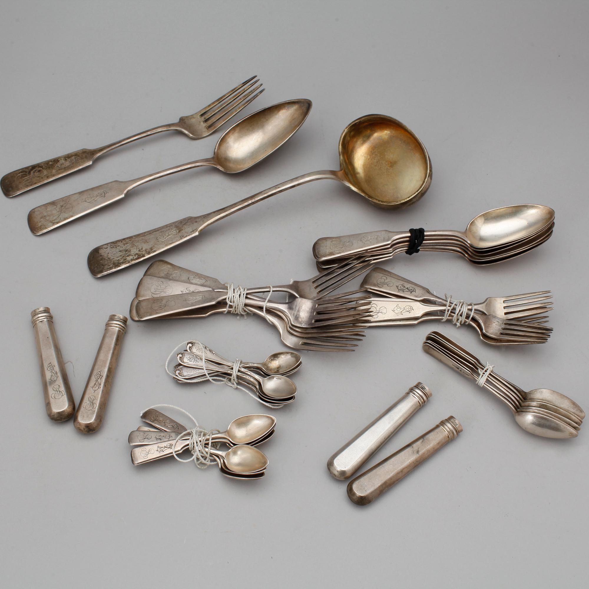 BESTICKSERVIS, 39 delar, silver, de flesta stämplade Teodor Werner, Minsk, Ryssland 1870-80-tal. Tot ca 2200 gram.