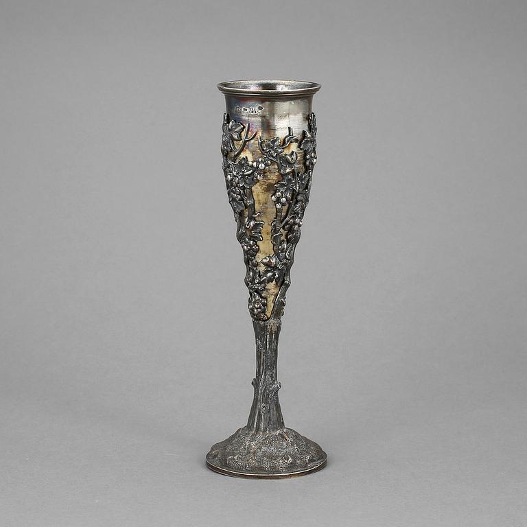CHAMPAGNEFLÖJT, silver, Moskva, Ryssland, med otydlig mästarstämpel, 1889. Vikt ca 253 gram.