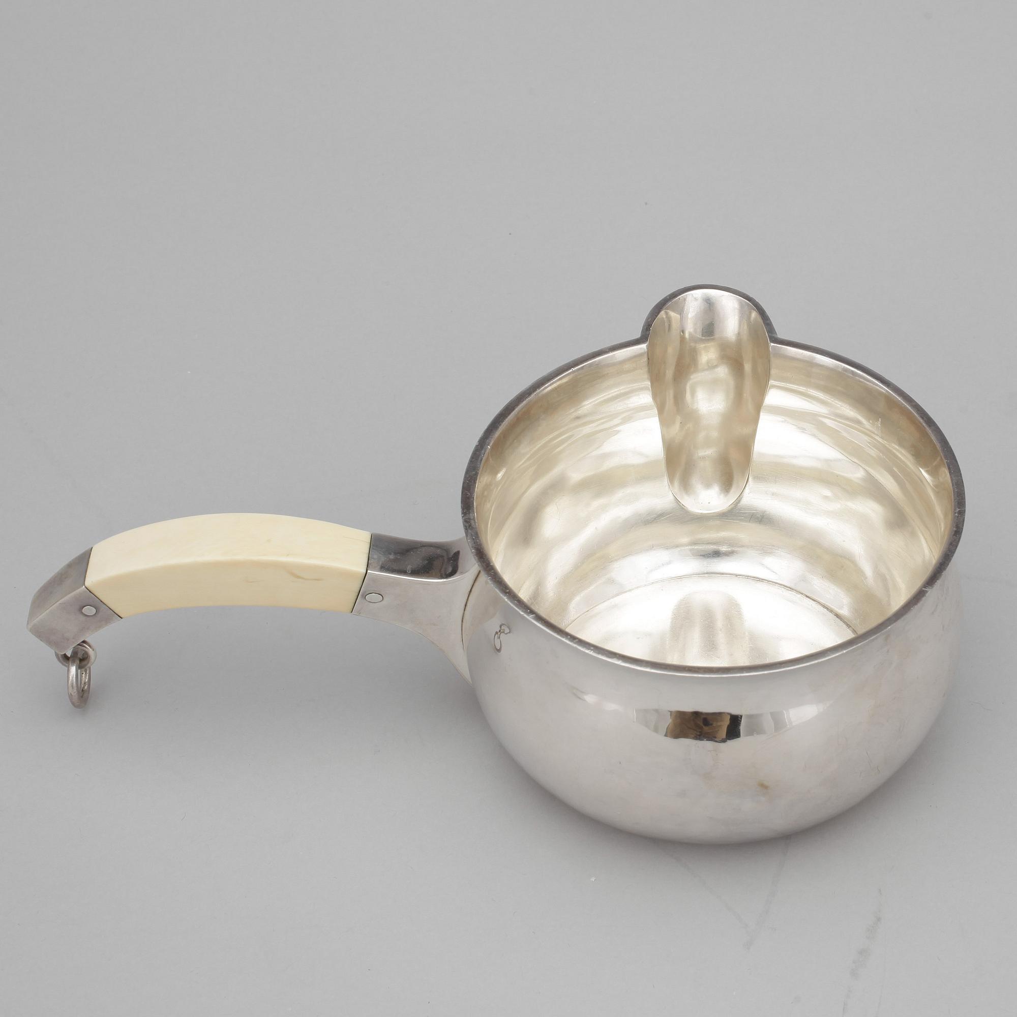 SÅSPANNA, silver resp ben, Bengt Liljedahl, Stockholm 1967. Vikt: 265 gram.