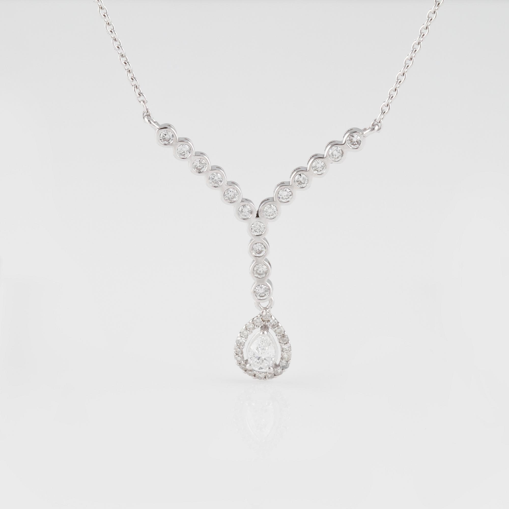 COLLIER, 18K vitguld med dropp- och briljantslipade diamanter ca 0.40 ct. Vikt 3,1 gram.