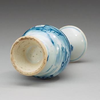 A blue and white vase, Qing dynasty.