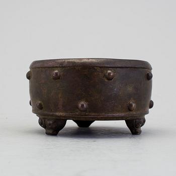 A bronze sensor, Kangxi mark, Qing Dynasty (1644-1912).