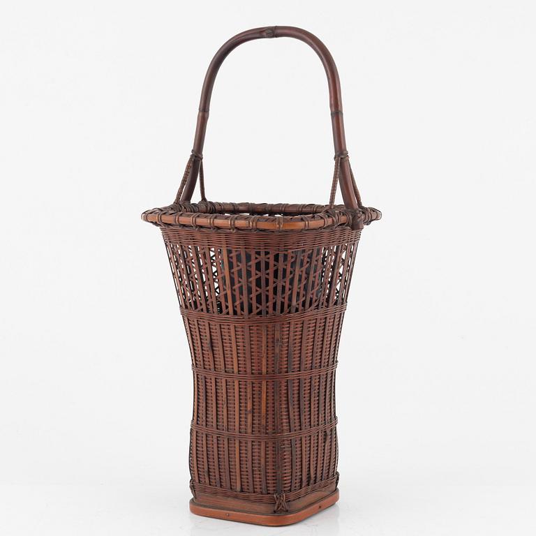A basket, Japan, Meiji, around 1900, signed Kom Tiku Sai.