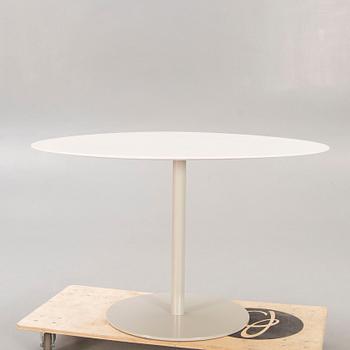 Morten Voss, bord "Attitude" för Fritz Hansen, Danmark.