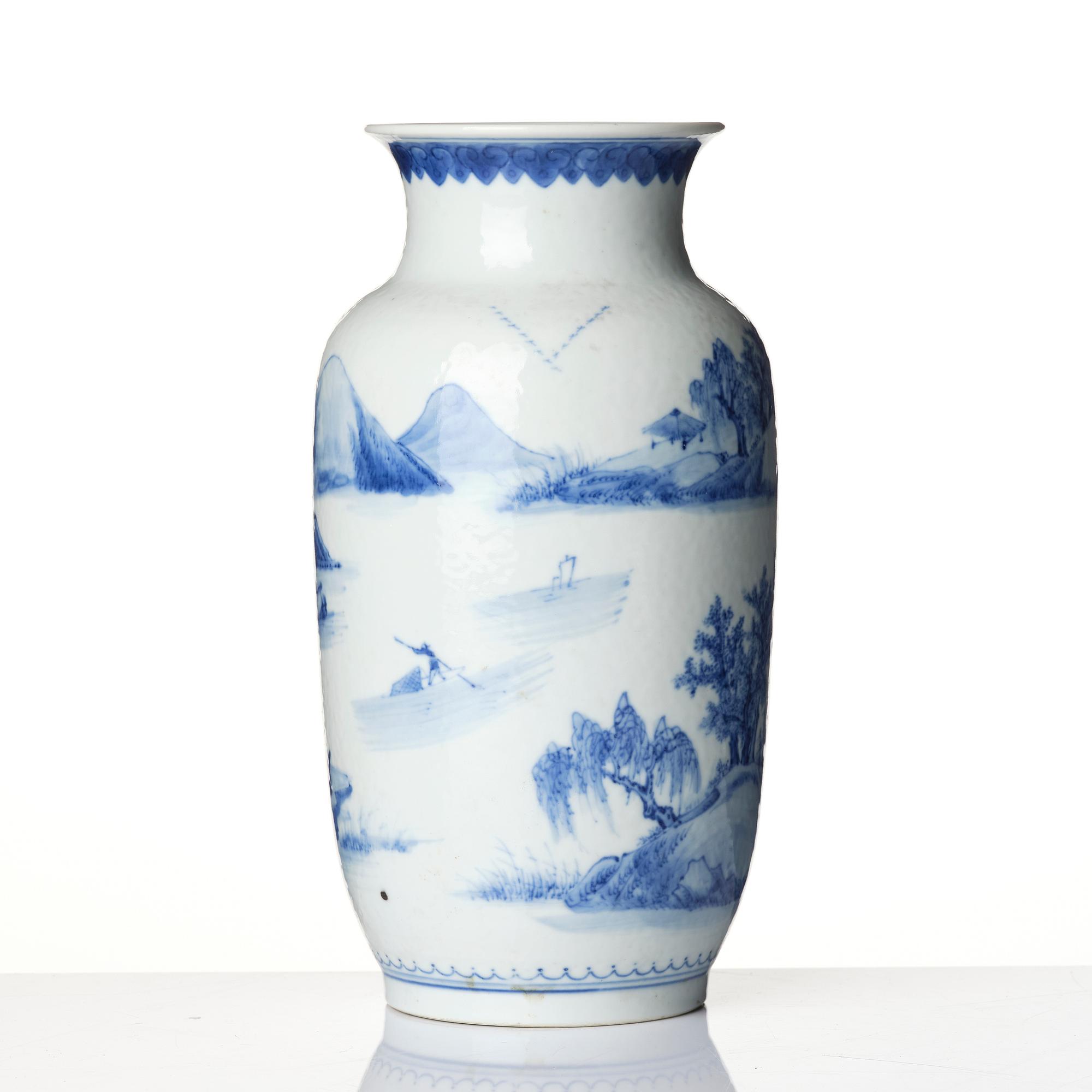 A blue and white 'landscape' vase, Qing dynasty, 19th century.