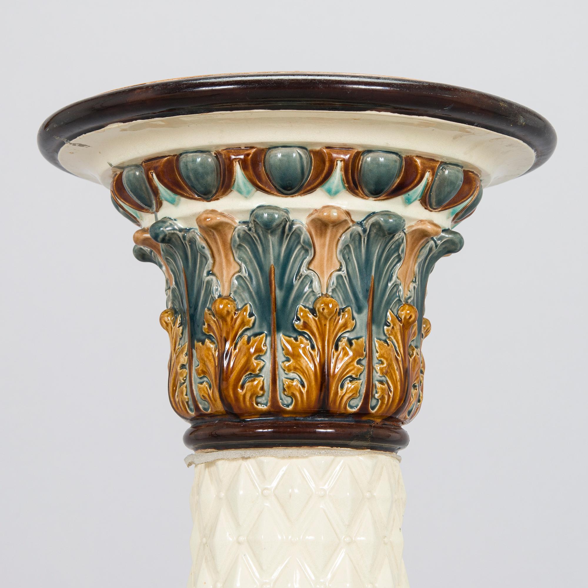 Kukkapylväs / jalusta, Arabia noin 1900.