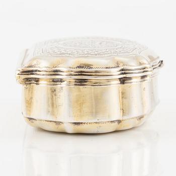A German silver snuff box, unidentified maker DS, possibly Lüneburg 18th century.
