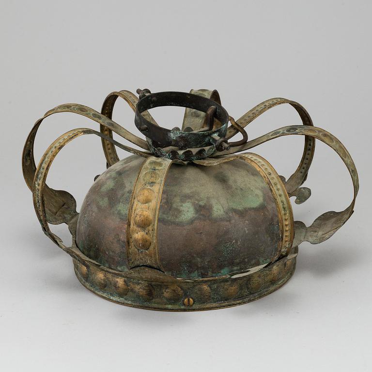 A ca 1900 hanging compass.