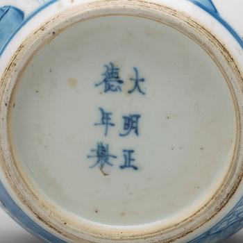 A blue and white jar, Qing dynasty, Kangxi (1664-1722).