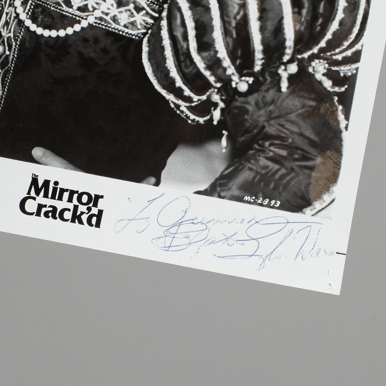 ELIZABETH TAYLOR (1932-2011), fotografi med autograf.