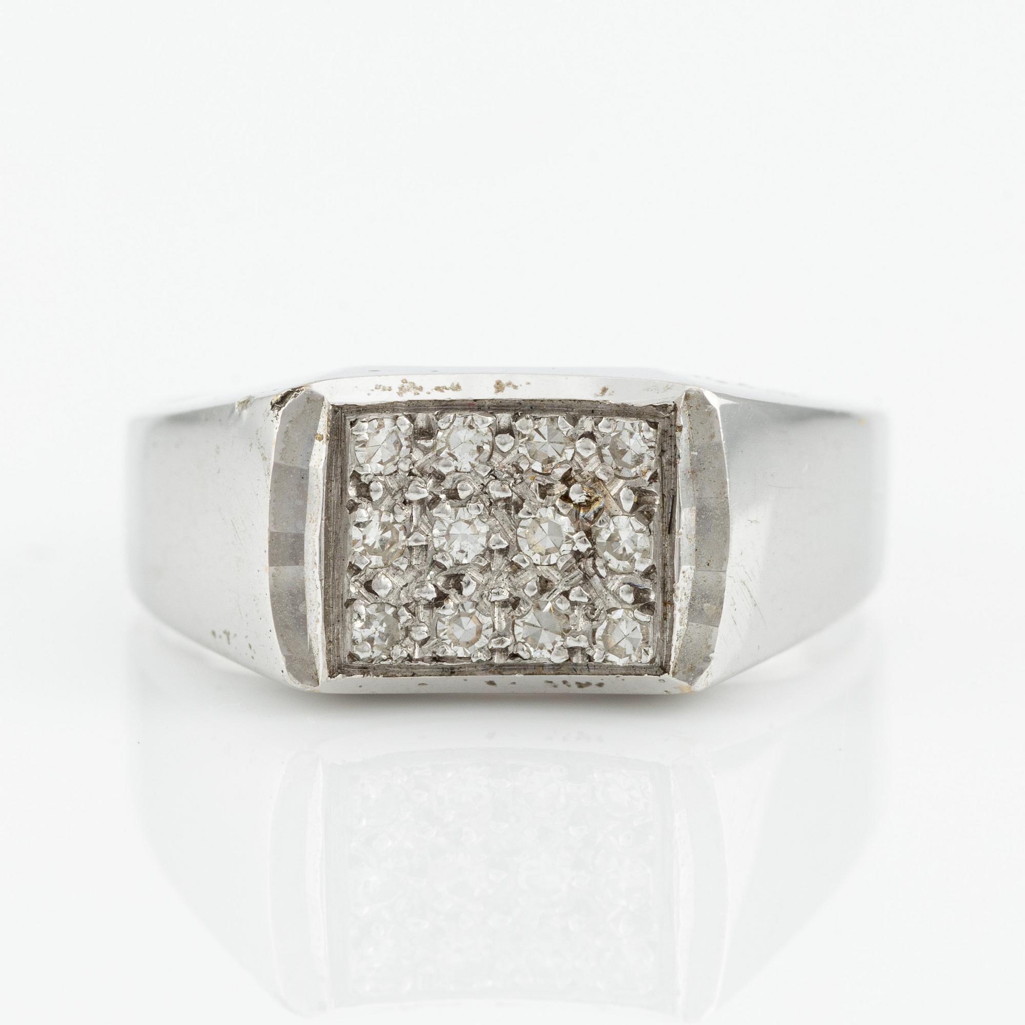 Ring in 18K white gold with single-cut diamonds.