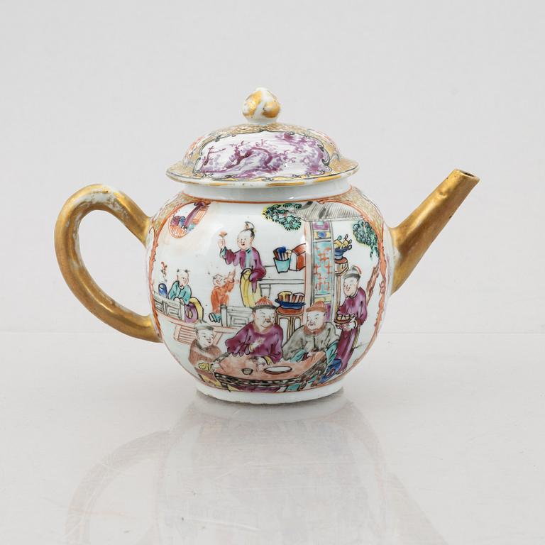 Tekanna med lock, kompaniporslin. Qingdynastin, Qianlong (1736-95).