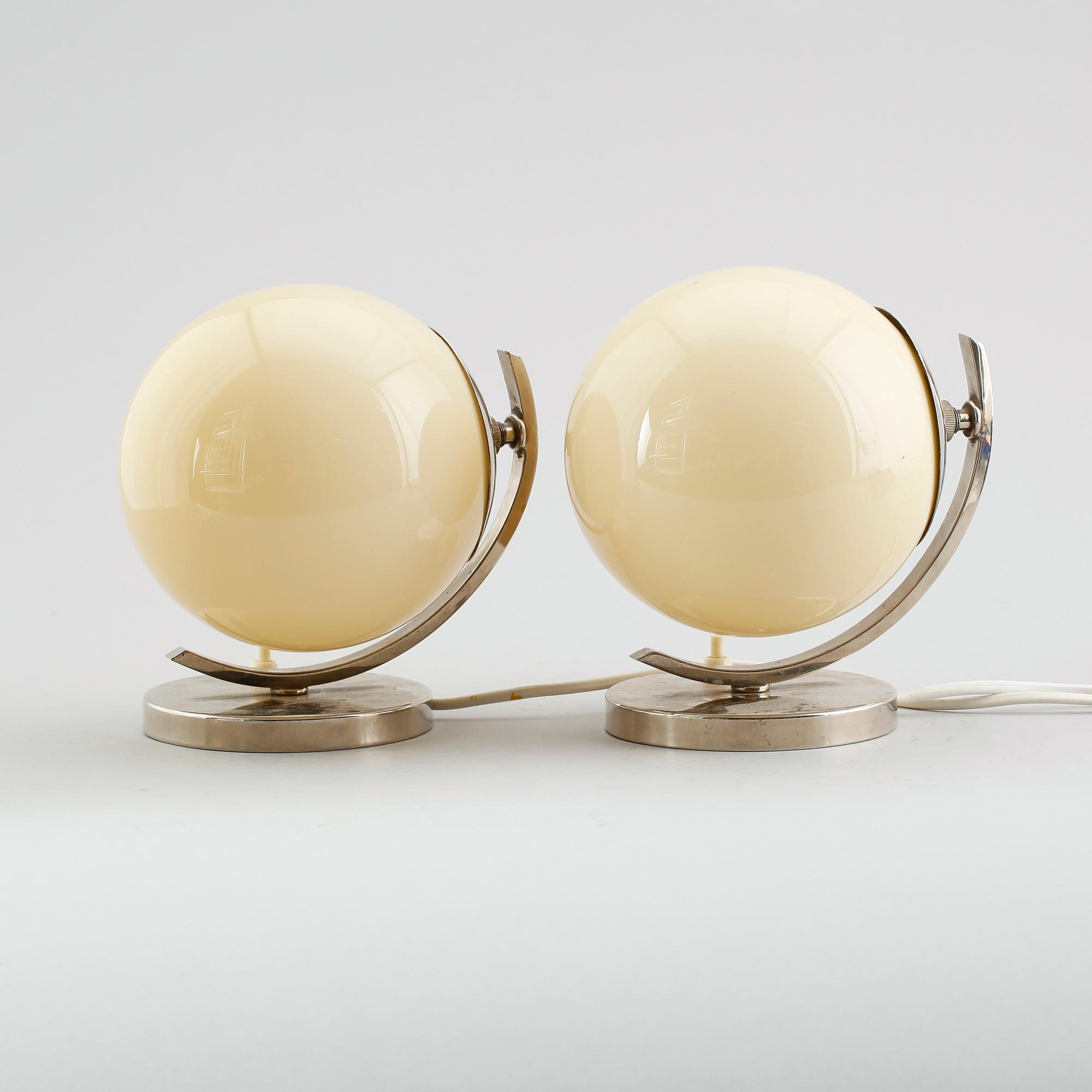 VÄGGLAMPOR, 1 par, 1900-talets första hälft.