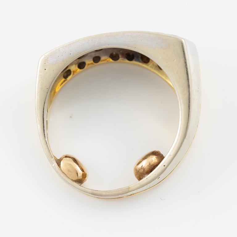 Ring in 18K gold in two colours with eight-cut diamonds.