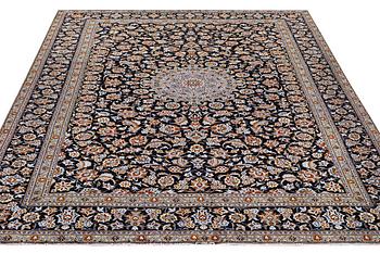 A Kashan, ca. 405 x 303 cm.