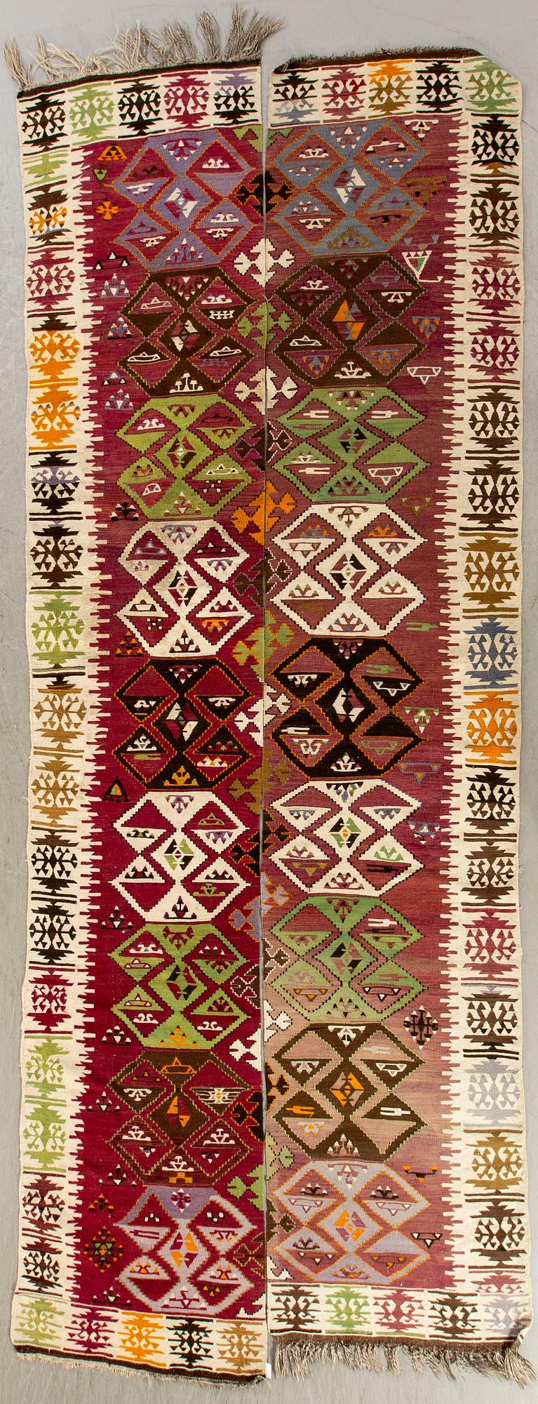 KELIM  semiantik två våder, ca 435 x 84 samt ca 413 x 83 cm.