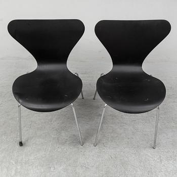 ARNE JACOBSEN, six 'Series 7' chairs from Fritz Hansen, Denmark.