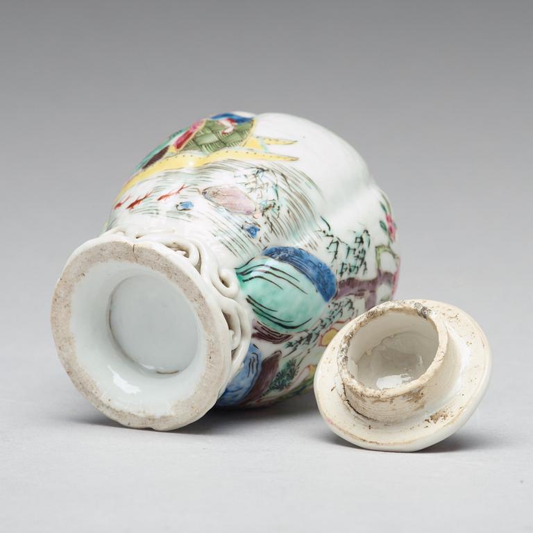 A famille rose tea caddy with cover, Qing dynasty, Yongzheng (1723-35).