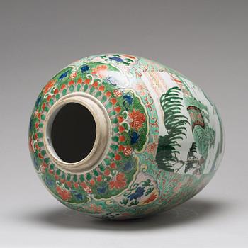 A large famille verte jar, Qing dynasty, Kangxi (1662-1722).