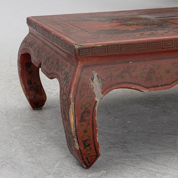 A Chinese red lacquered table, first quater of the 20th century.