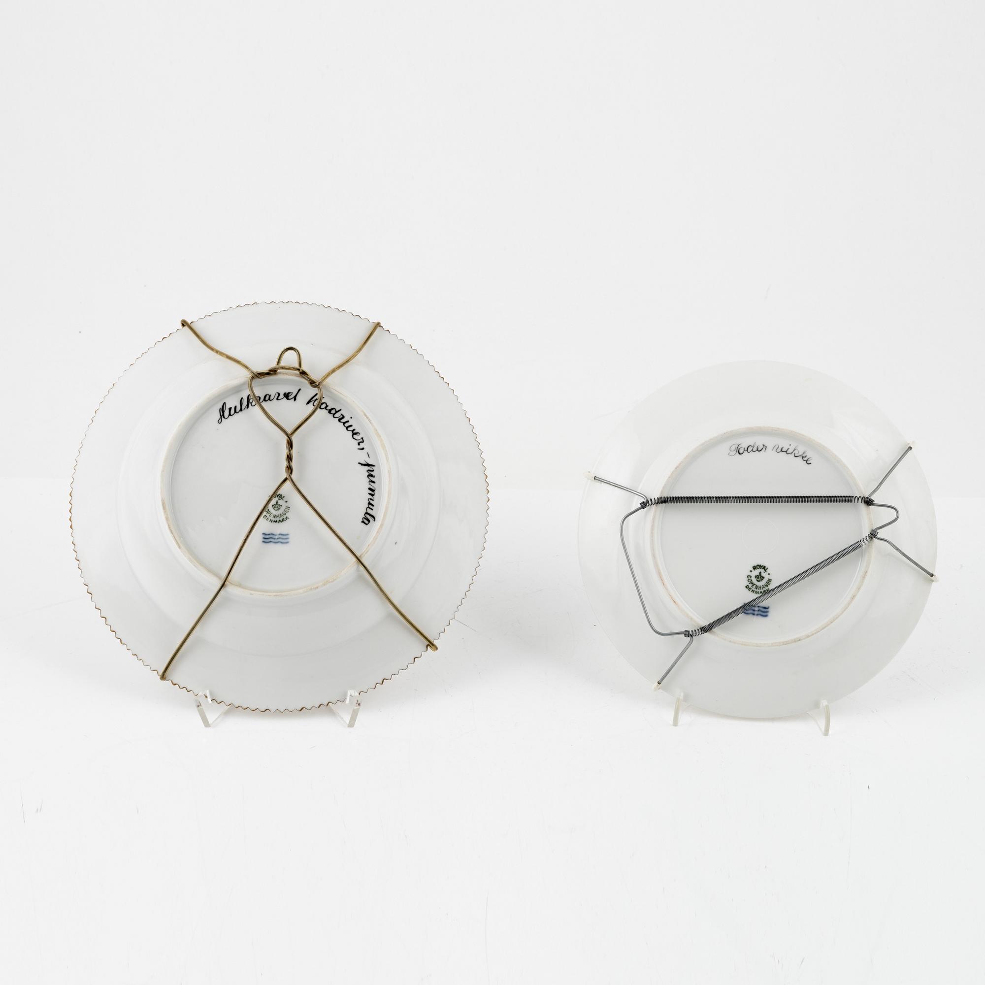 Royal Copenhagen, tallrik, "Flora Danica" samt assiett, 1953-54.