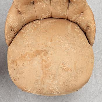 Salongsgrupp, 3 delar, med Drottning Sofias emblem, sent 1800-tal.