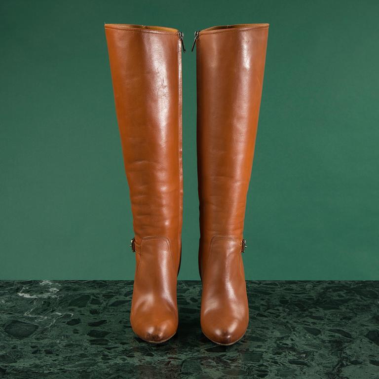 A pair of Ralph Lauren leather boots, size 9.