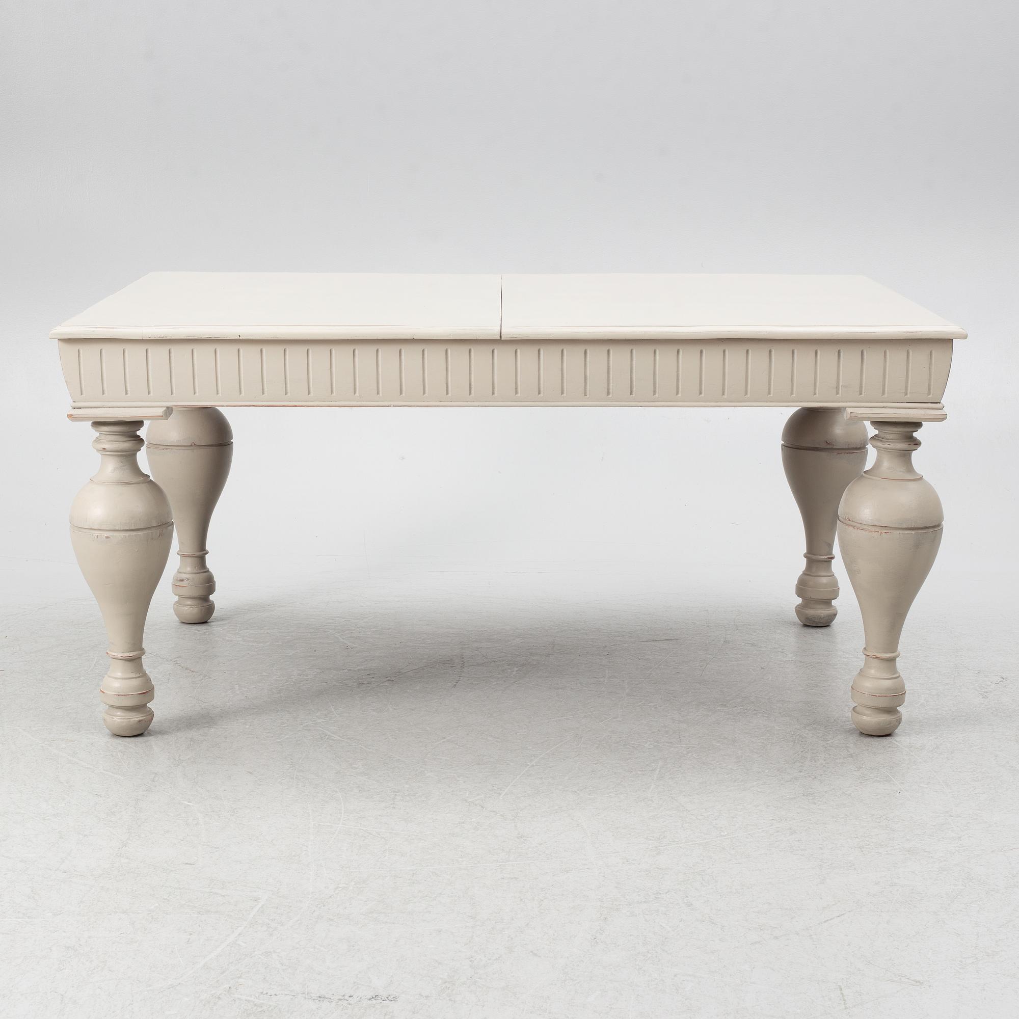 Dining table, from around the year 1900.