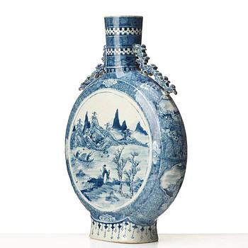 A blue and white moon flask, Qing dynasty, 19th Century.