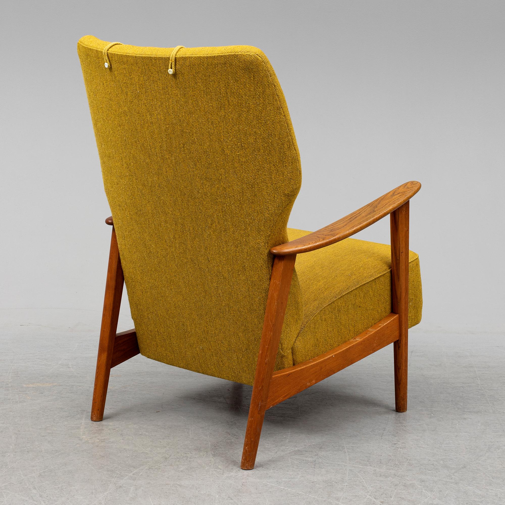 A 1950's easy chair.