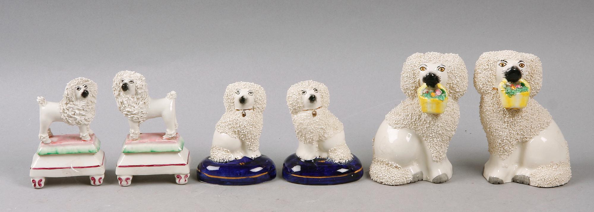 FIGURINER, 3 par, porslin, Staffordshire-typ, England, 1900-tal.