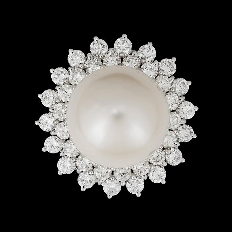 A cultivated South Sea pearl, circa 14.5 mm, and diamond, total gem weight circa 3.06 cts. Quality circa H/VS-SI.