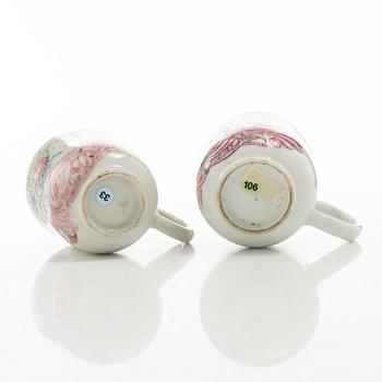 Tallrik och två koppar, porslin, Kina, Qingdynastin, Qianlong (1736-95).